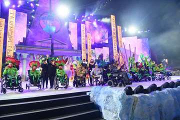 La XIII Gala de la Integración viste el escenario del Carnaval de La Tierra con el desfile de sus participantes/Lpcarnaval.